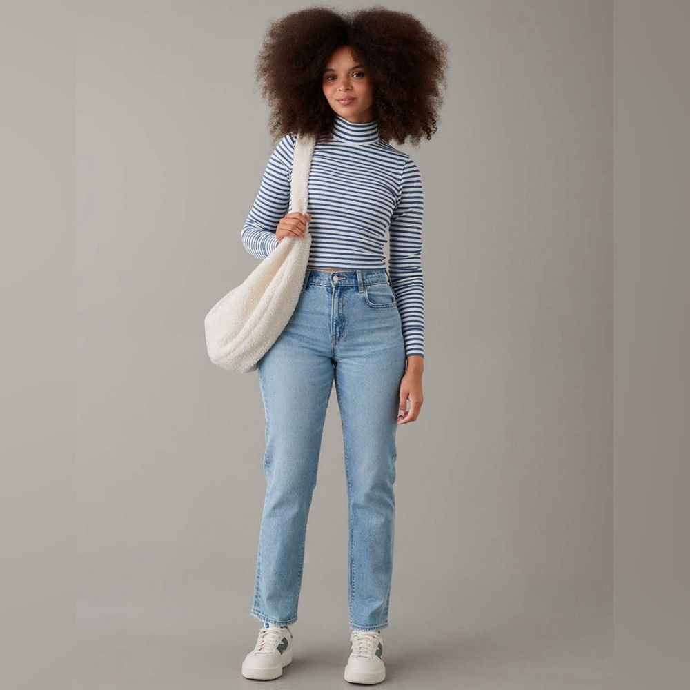 AE American Eagle LONG-SLEEVE CROPPED MOCK NECK HEY BABY TEE
